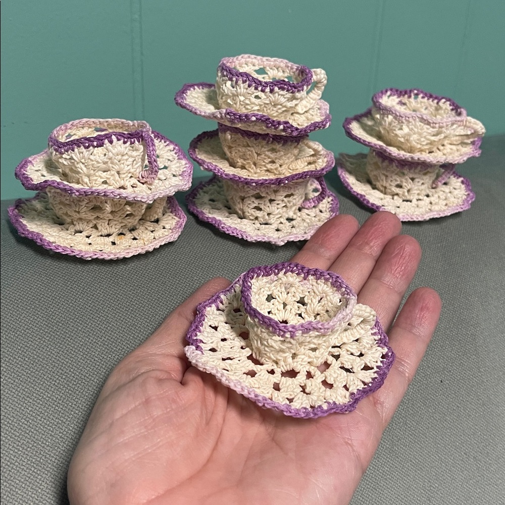 VINTAGE SET OF 8 HAND CROCHETED IVORY & VIOLET OMBRÉ NUT OR SMALL TREAT TEA CUPS